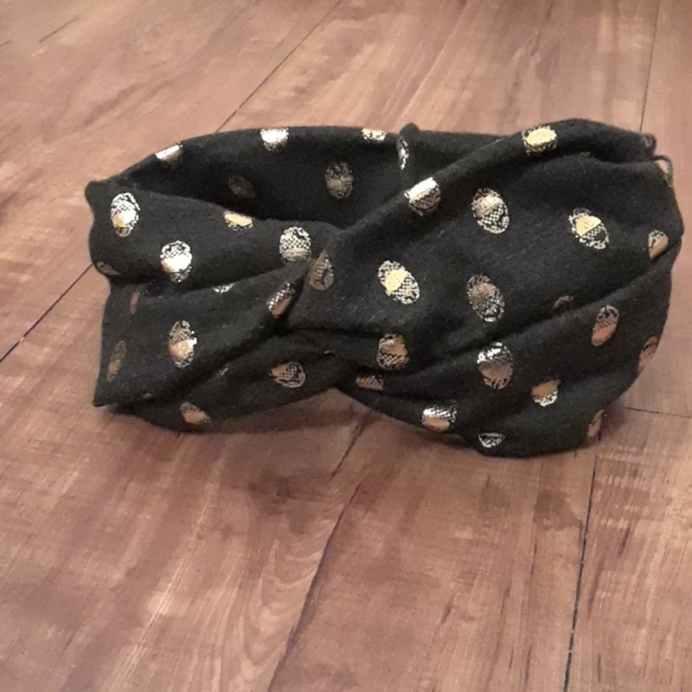 Very cute black and gold headband